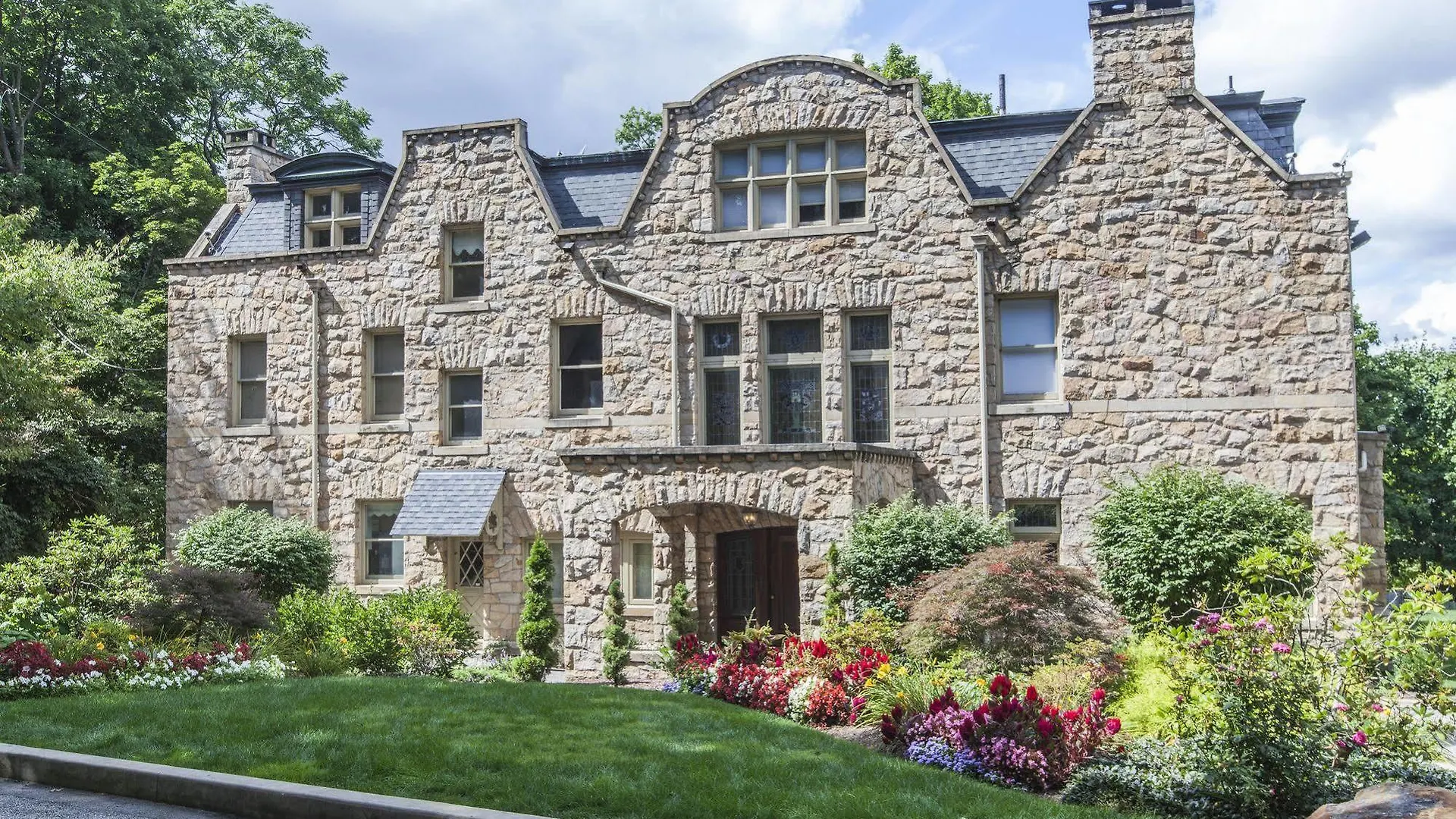 The Mansion At Maple Heights Bed & Breakfast Pittsburgh 2*,  United States