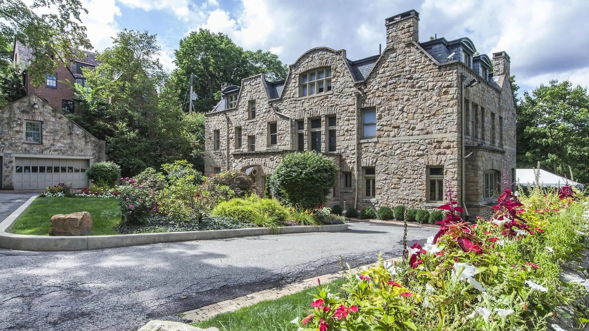 The Mansion At Maple Heights Bed & Breakfast Pittsburgh United States